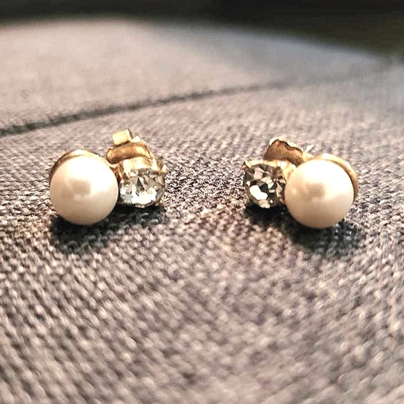 AVON NR Marked Vintage Pearl Drop Rhinestone Stud Earrings - Picture 3 of 6